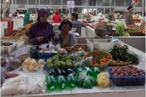 Pedagang sayur di Pasar Baru Kuningan.